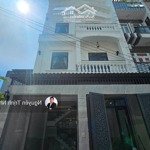 Nhà mới xây xong dt lớn 6.4x13m xe hơi đậu trong nhà