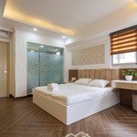 Cho thuê căn 3pn 130m2, full nội thất cao cấp, hiện đại. có bồn tắm. cosmo city quận 7