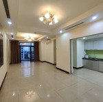 Chính chủ gửi bán căn góc 3 phòng ngủsáng tại r4-5 royal city, nguyên bản cđt, giá tốt. liên hệ: 0966765998