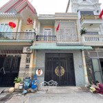 Nhà 1 trệt 1 lầu 3pn, hẻm ô tô, gần ngã tư chiêu liêu, 2010 dĩ an, bình dương