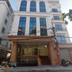 Cho thuê nhà ngõ ô tô tại phạm văn đồng .dt: 150 m * 7 tầng . mt: 8 m.chia phòng, thang máy
