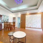 Chính chủ gia đình mình chuyển xuống mặt đất nên cần bán căn hộ 3pn có dt 100m thuộc căn góc đẹp