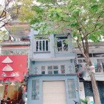 Bán gấp nhà mt đường phạm văn đồng, gò vấp.giá 5tỷ500triệu/53m2.đang cho thuê 35tr/tháng.sổ cầm tay