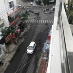 Nhà nguyễn bỉnh khiêm/ xương huân / nha trang. đi bộ sang đường là tới bãi biển