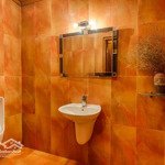 Siêu phẩm khách sạn 7 tầng thang máy nằm sát nhà thờ lớn cách bờ hồ 1 phút đi bộ, 50m2 giá 58 tỷ