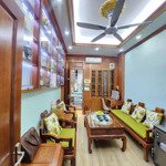 Giảng võ, đống đa. dt 36/42m2 x 6 tầng, mt 3m, giá 8,9 tỷ. ngõ to thông, dòng tiền.