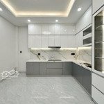 Hơn 2 tỷ kiếm đâu ra nhà hẻm xe hơi vinfast, 20m2, ngang 4m - ở gò vấp