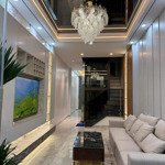 Duy nhất 1 căn- trung tâm đống đa- nhà đẹp full nội thất- thang máy- ôtô 10m- 2 thoáng- dân trí cao