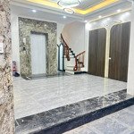 Siêu phẩm khương đình 40m - 6t - mt5.2m - 9.6 tỷ . thang máy ,full nội thất ở ngay ,ngõ thoáng đẹp