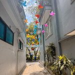Nhà phố lạc long quân - tây hồ. ngõ thông phố trịnh công sơn. dt rộng 108m2*3 tầng. giá 17.8 tỷ