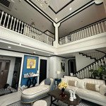 Bán penhouse 300m2 - mặt đường duy tân - mới ở 1 năm