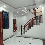 Chính chủ bán nhà mới cự khối, dt 52m2 5t, giá chào 5.35 tỷ, rẻ nhất thạch bàn, gần đường ô tôchính
