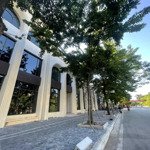 Cho thuê nhà mặt phố 700m2 mặt bằng võ chí công, mt: 24m siêu đẹp làm showroom ô tô
