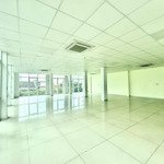 Cho thuê văn phòng gần 200 m2, có sẵn phòng riêng. lh: office danang 0935 999 438