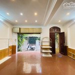 Cho thuê nhà 100m2 x 3,5 tầng, ngõ ô tô, ngõ hoàng quốc việt - nghĩa đô, giá 20 tr/ tháng