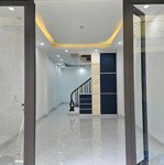 Gấp bán nhà ngõ 37 đại đồng ngõ ô tô thông kinh doanh 31m2 5tầng mặt tiền 4,5m 5,6 tỷ lh 0961579262
