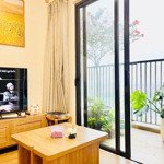 Căn hiếm view hồ ban công to 2pn 2vs, diện tích rộng 80m2 đủ đồ