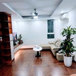 Em cần bán 3 ngủ nhà đẹp, view sông hồng cầu vĩnh tuy, nội thất mới đẹp. lh 0968 602 202
