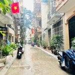 Phạm ngọc thạch - phân lô ô tô tránh - dừng đỗ - vỉa hè - sổ đẹp nhà dân xây- giá 8,7 tỷ.