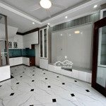 Bàn giao nhà 5 tầng view hồ - giá chỉ loanh quanh 5 tỷ