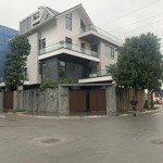 Cho thuê biệt thự dịch vọng hậu, 200m2, 4 tầng, lô góc, nhà mới, 70tr