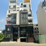 Toà nhà văn phòng cho thuê ngay tthc tp thủ đức. dt: 7x22m, hầm 7 tầng. giá 112tr/tháng