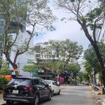 Lô đất hàng hiếm, diện tích khủng 400m2, ngang 15m, phù hợp kinh doanh mọi loại hình dịch vụ.