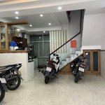 Chào bán nhà 3 tầng, 5 phòng ngủ, kiệt ô tô 4,5m hoàng diệu, gần chợ mới, giá đầu tư