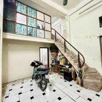 5 tầng - cách phố 15m - gần sân hàng đẫy - văn miếu - cách lăng bác 500m - sổ sẵn sàng