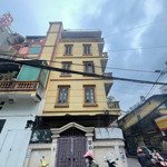 Cho thuê nguyên căn thuận tiện kinh doanh buôn bán tại phố hoàng cầu, đống đa, hà nội