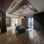 Bán nhà phố lạc long quân, ô tô vào nhà, ngõ thông đường rộng 6m.