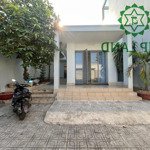 Cho thuê nhà đẹp sân vườn thoáng mát hẻm oto ngay công viên tam hiệp