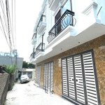 Nhà đẹp xuất sắc tại phụng châu ô tô đỗ cửa , dt 35m mặt tiền rộng giá chỉ 2,35 tỷ . hỗ trợ bank