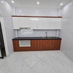 Bán nhà tây hồ. 40 m2, 6 tầng. ngõ nông rộng thoáng, ô tô cách 20m. cách mặt phố 40m. giá 7.9 tỷ