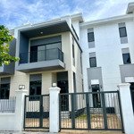 Bán nhà phố 160m2 nằm trên trục đường thông, gần trung tâm của dự án, giá tốt trên thị trường