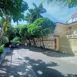 Cho thuê villa mt xuân thuỷ, thảo điền quận 2 -1000m2, giá 120triệu nguyên căn lh:0909192580