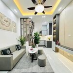 Nhà đẹp ở luôn ngõ văn hương, đống đa 21m, 5 tầng, mt 3.5m, giá 4.95 tỷ.