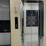 Bán nhà phố quan nhân, nhà 5 tầng có thang máy mới xây. dt 28m2. mt: 5,3m