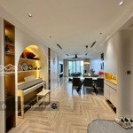 Hoàng 3333 giá thật. bán ch 133 m2, tòa golden land, 3n - 2wc, ban công đông nam mát mẻ, full đồ đẹ