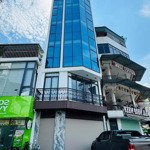 Bán gấp nhà phố, ngã tư kinh doanh, tiện ích xung quanh đầy đủ, full nội thất