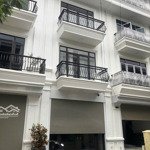 Bán nhà xây thô mb 2125 đông vệ, giá thỏa thuận, 90m2, hướng tây bắc, ngõ rộng 7.5m, uy tín