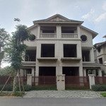 1 cặp song lập 180m2 cạnh công viên. tổng 360m2. lh hoàng đạo 098 299 6565