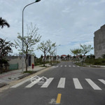 Cần bán lô biệt thự khu đô thị sinh thái nam hòa xuân.block b2-154,sát sông.giá rẻ nhất khu !