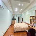 Hiếm nhà trung tâm đống đa 66m2 4 tầng. giá 8.8 tỷ. sổ đỏ. cách 20m ra ô tô