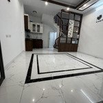 Nhà bát khối long biên hà nội 35mx5 tầng giá 4,5 tỷ, ngõ thông, cách ô tô đỗ ngày đêm chỉ 20m