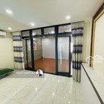 Cho thuê nguyên sàn 2 phòng ngủ, 1wc, có bancony, sân phơi, thang máy, kđt vạn phúc