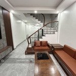 Bán nhà dân xây hơn 40m2 ở phố trạm, long biên, cách ô tô tránh 15m, giá đẹp