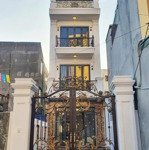 Nhà tuyến 2 nguyễn văn linh, 68m 4 tầng độc lập sân cổng, ngõ 5m, giá 6.3 tỉ, ngay chợ hàng mới
