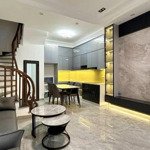 Bán nhà nguyễn văn cừ 40m2* 7 tầng* 12.9 tỷ, mặt tiền kinh doanh, thang máy