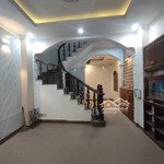 Vị trí nhà đẹp , ngõ thông kinh doanh sát hồ hai bà trưng, gần ô tô